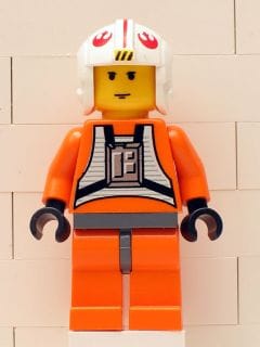 Source: BrickLink Luke Skywalker - Pilot Suit, Simple Torso and Helmet, Dark Bluish Gray Hips, Yellow Head