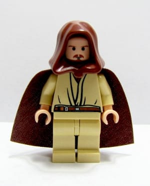 Source: BrickLink Qui-Gon Jinn - Light Nougat Head with Black Chin Dimple, Brown Hood and Cape